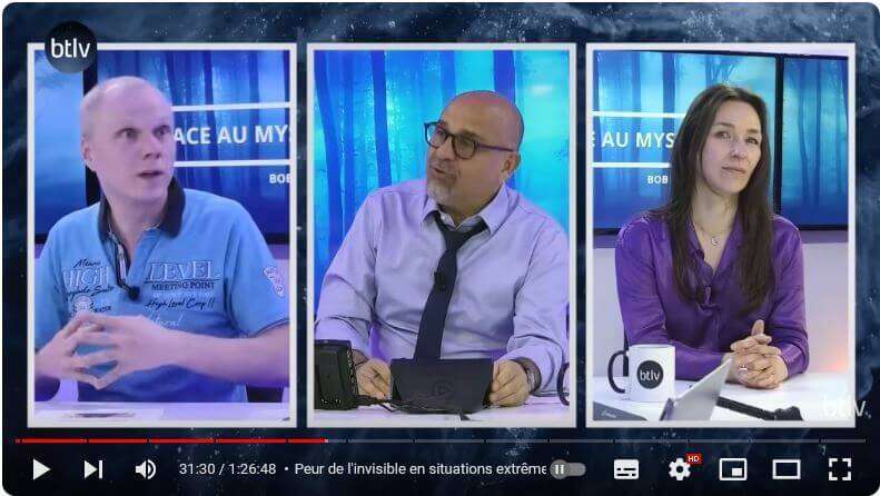 Plateau télévisé BTLV Face au Mystère avec trois intervenants discutant de la peur de l'invisible